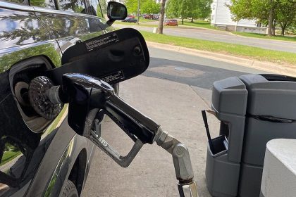 Filling up with Gas/Wikimedia/Tony Webster