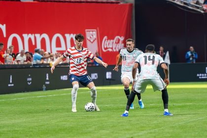 Max Arfsten playing with USMNT / Wikimedia Commons / Bryan Berlin