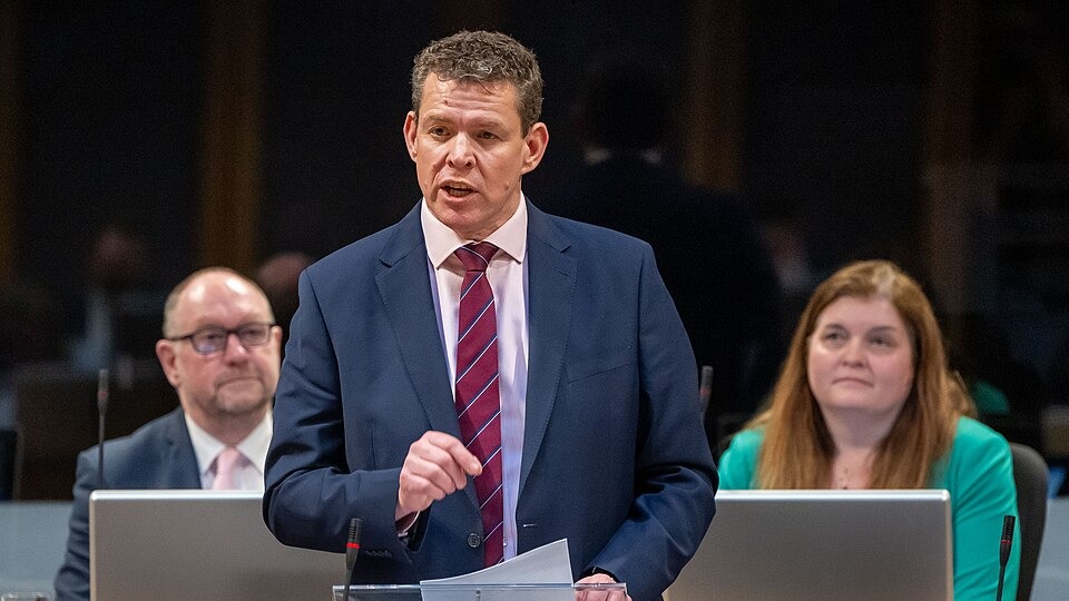 First Minister Iorwerth Answering Questions in the Welsh Parliament/Wikimedia/Welsh Parliament