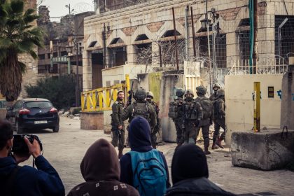 Hebron, West Bank, Palestine. February 14, 2026 Security operations in the city streets of Hebron to maintain order and defense. Israeli soldiers (IDF) during a protection mission for settlers / Jose HERNANDEZ Shutterstock
