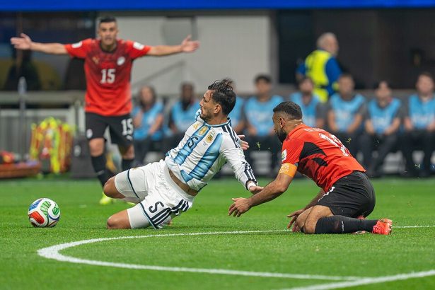 Leandro Paredes playing for Argentina at the FIFA 26 World Cup / Wikimedia Commons / Bryan Berlin