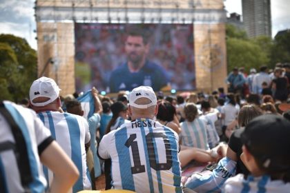 Argentina supporter watching Messi play / Wikimedia Commons / GCBA