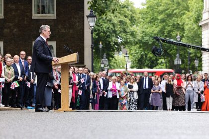 05/07/2024. London, United Kingdom. The Prime Minister, Sir Keir Starmer and his wife Victoria arrive at Number 10 Downing Street upon his appointment / Wikimedia Commons / Rory Arnold/ No 10 Downing