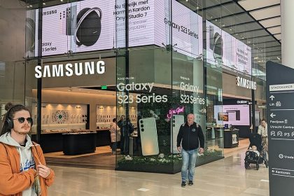 Samsung store / Wikimedia Commons / Donald Trung Quoc Don
