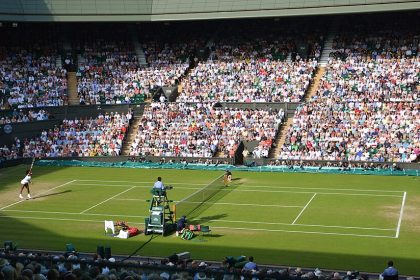 Serena Williams playing in Wimbeldon 2015 / Wikimedia Commons / Carine06