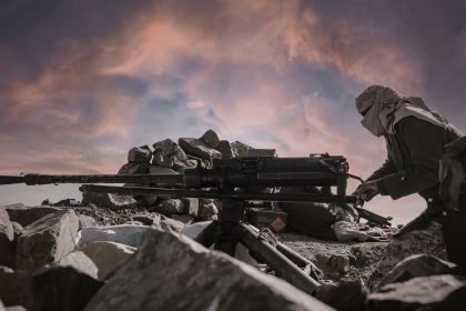 Taiz_ Yemen - 21 Feb 2017 : Soldier fighting in the ranks of the legitimate army against Al-Houthi militia in the West of Taiz City / Shutterstock
