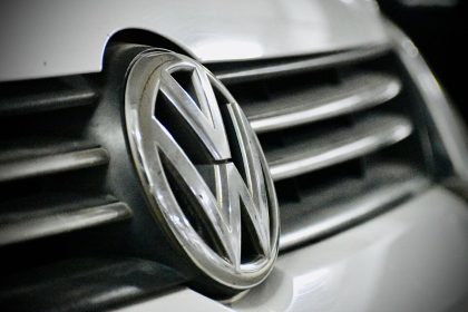 Volkswagen Emblem on the Front Grill / Wikimedia Commons / Atharv Chandel